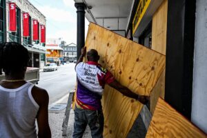 El Caribe se prepara para el "peligroso" huracán Beryl