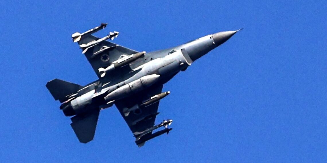 La OTAN comienza a enviar aviones F-16 a Ucrania