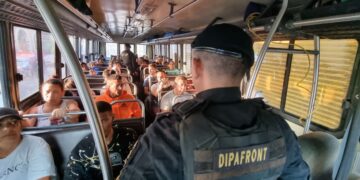 Policía de Guatemala intercepta a 70 migrantes y detiene a presuntos traficantes