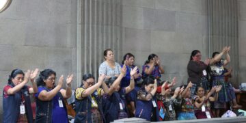 Comadronas recibirán apoyo económico