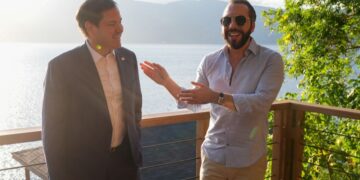 Bukele ofrece a EEUU cárcel en El Salvador para migrantes y estadounidenses "criminales"