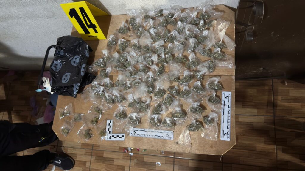 La droga localizada estaba distribuida en bolsas pequeñas, listas para la venta. (Foto: PNC)