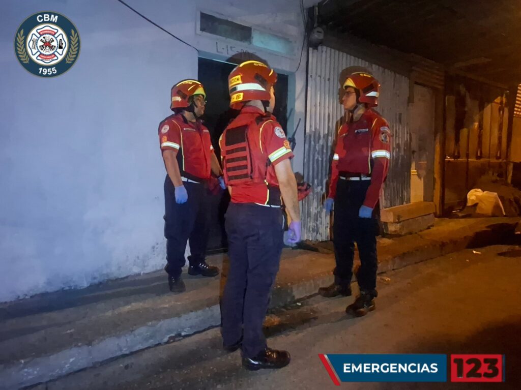Bomberos Municipales llegaron a la escena del crimen. (Foto: CBM)