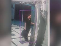 Fotogramas de las cámaras de seguridad del edificio, muestran cuando los restos de Floridalma, fueron trasladados de la clínica. (Foto: MP)