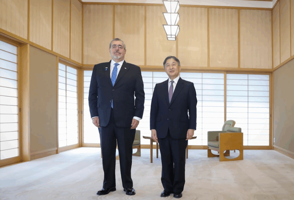 El presidente de Guatemala, Bernardo Arévalo, fue recibido por el emperador Naruhito de Japón en el Palacio Imperial de Tokio. (Foto: Presidencia de Guatemala)