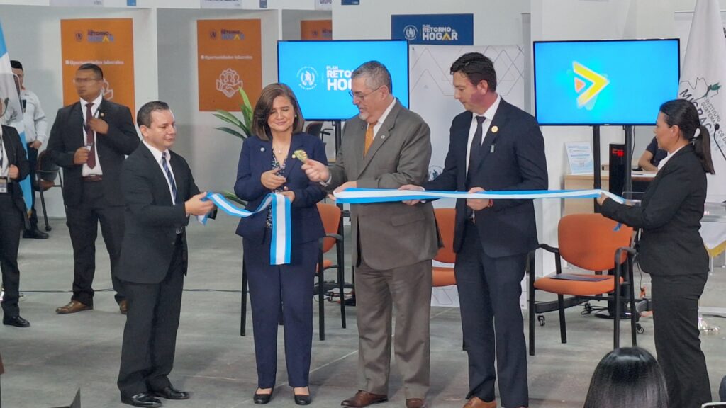 El binomio presidencial lideró la actividad de inauguración del nuevo Centro para retornados y registro en zona 1. (Foto: Newsweek)