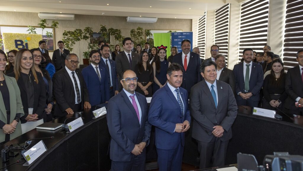 Representantes de las entidades participantes del convenio firmado con la Municipalidad de Guatemala. (Foto: Municipalidad de Guatemala)