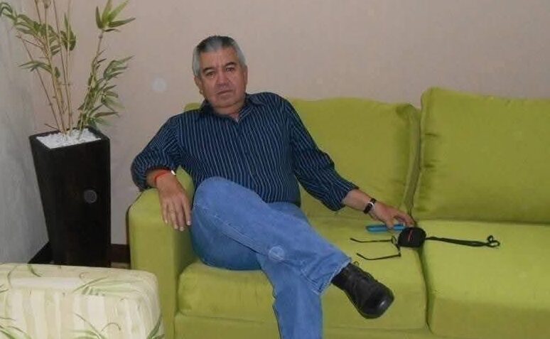 El docente fallecido fue trasladado con heridas al hospital, donde falleció. (Foto: Redes sociales)