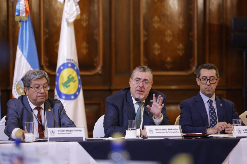 El presidente Bernardo Arévalo lidera las reuniones con los jefes ediles. (Foto: Secretaría de la Presidencia)